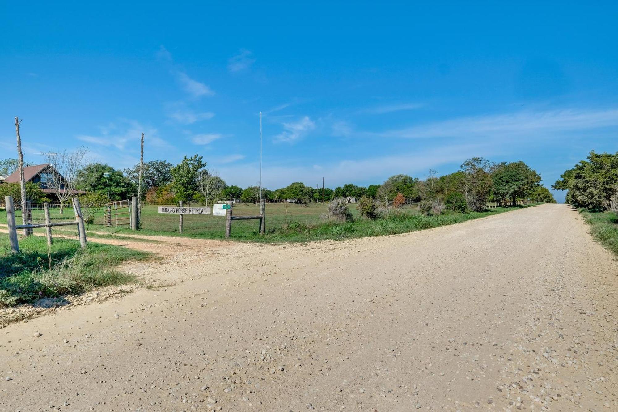 Delightful Carmine Studio On Farm Near Round Top! Exterior photo