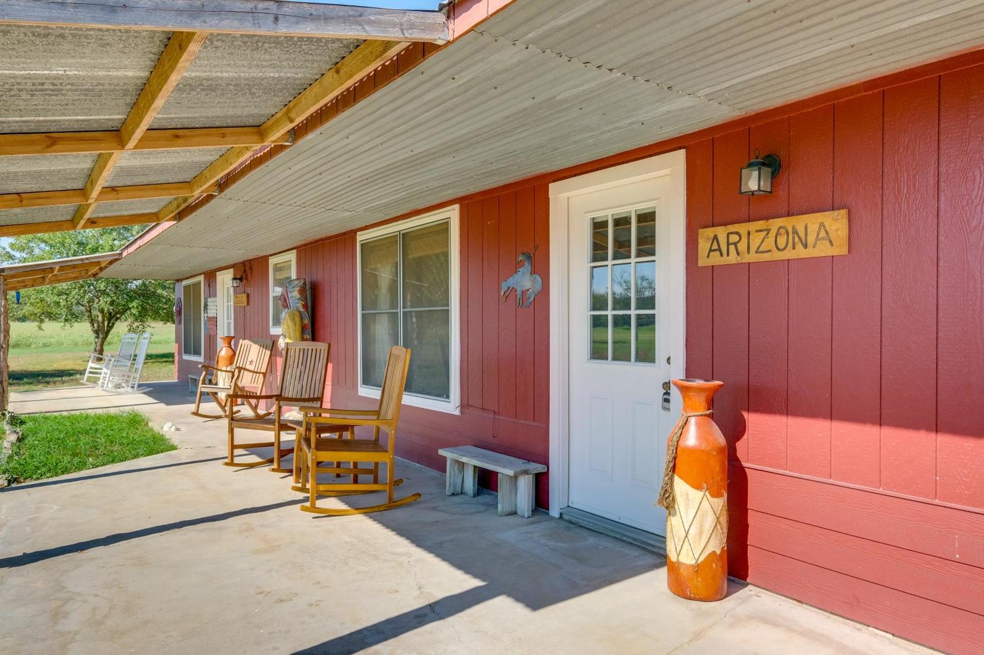 Delightful Carmine Studio On Farm Near Round Top! Exterior photo