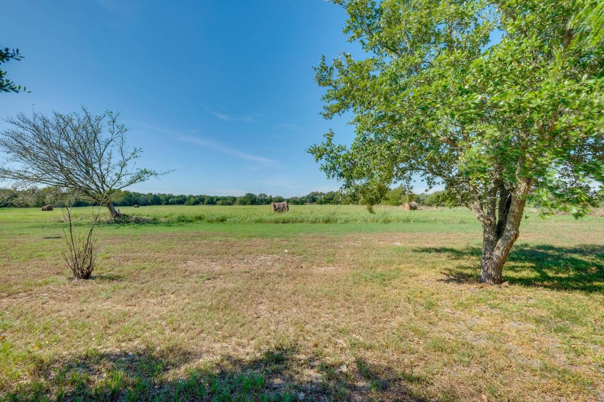 Delightful Carmine Studio On Farm Near Round Top! Exterior photo